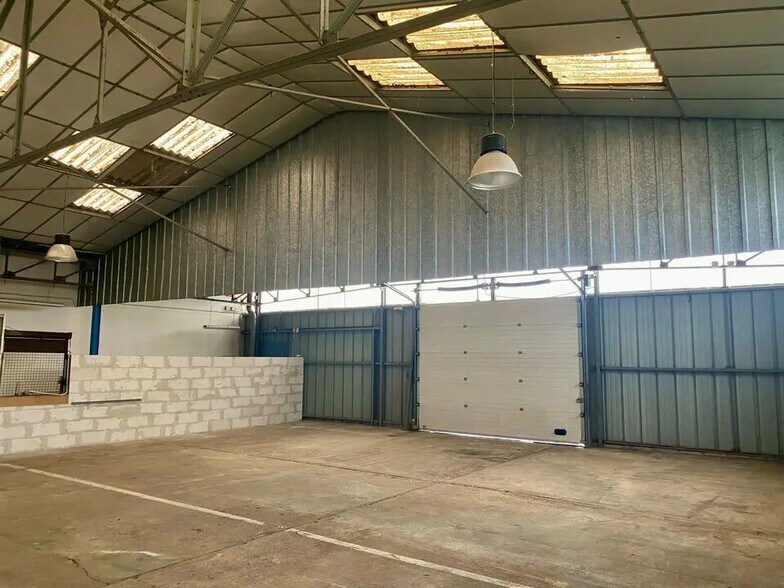 Office in Quimper for lease - Interior Photo - Image 2 of 5