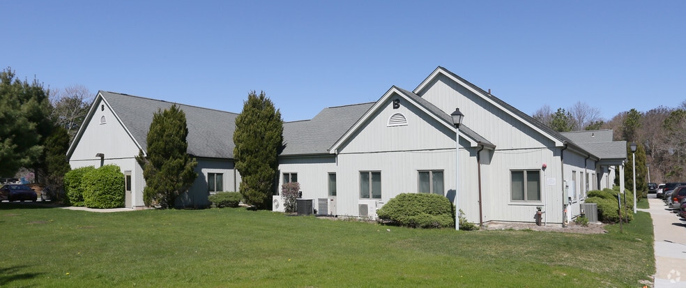 182-186 W Montauk Hwy, Hampton Bays, NY for lease - Primary Photo - Image 2 of 12