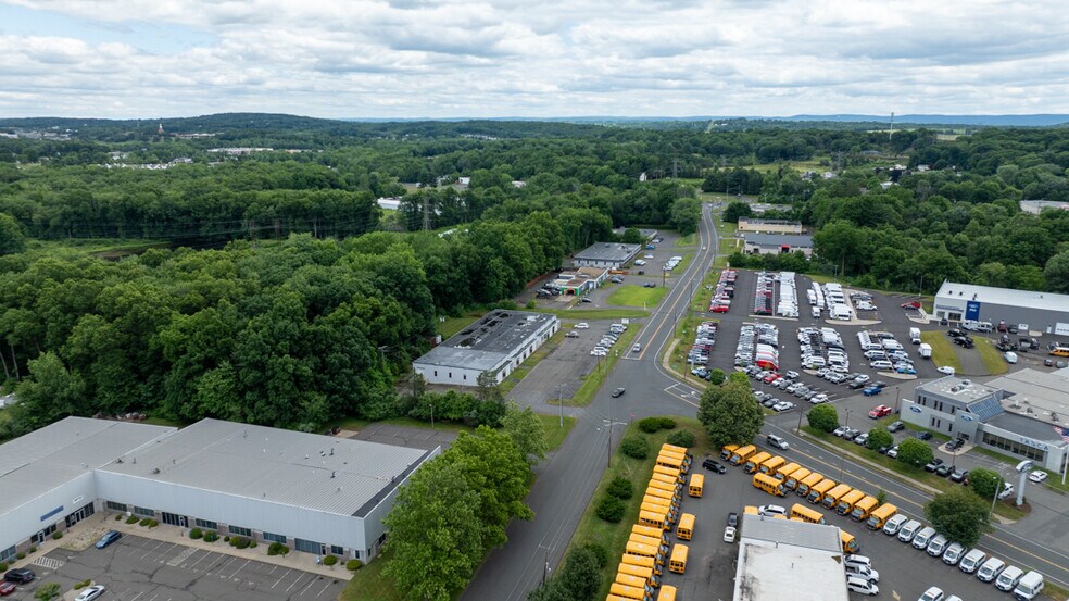 112-124 Woodlawn Rd, Berlin, CT for sale - Building Photo - Image 2 of 9