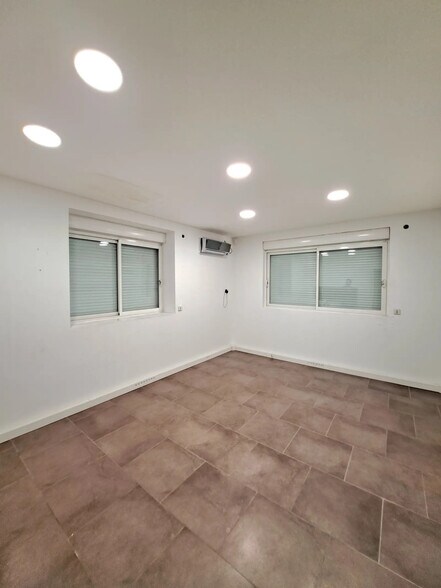 Flex in Roquebrune-sur-Argens for sale - Interior Photo - Image 3 of 5