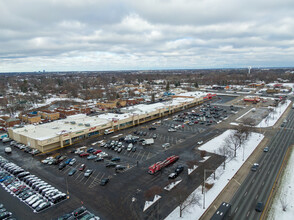 500-558 E North Ave, Glendale Heights, IL for lease Building Photo- Image 2 of 7