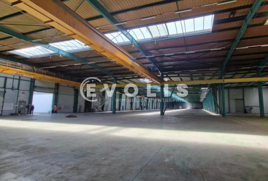 205 Rue De La Motte, Lieusaint for lease - Interior Photo - Image 3 of 6