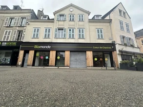 Retail in Chartres for lease Building Photo- Image 2 of 15