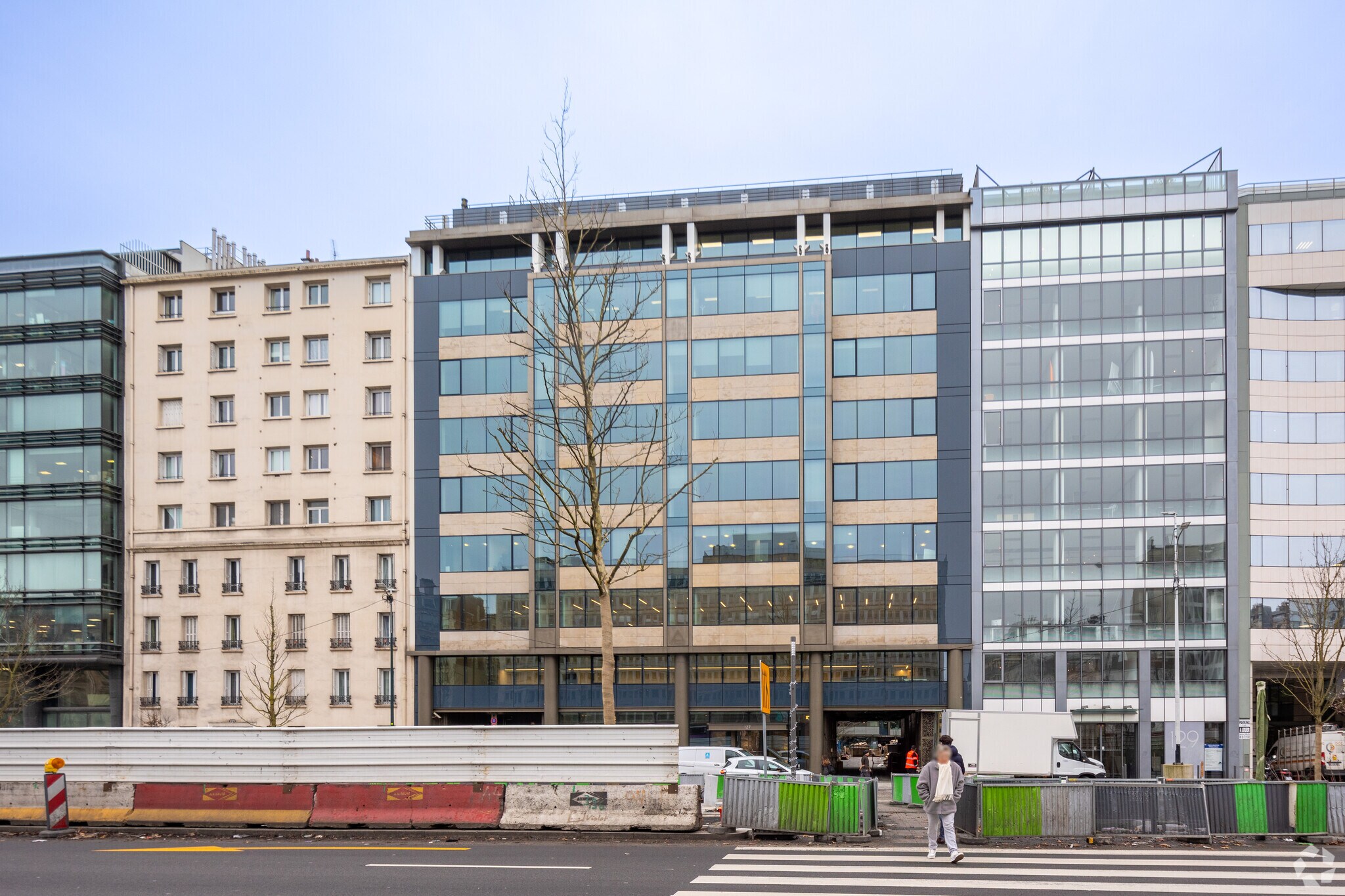 127 Avenue Charles De Gaulle, Neuilly-sur-Seine for lease Primary Photo- Image 1 of 3