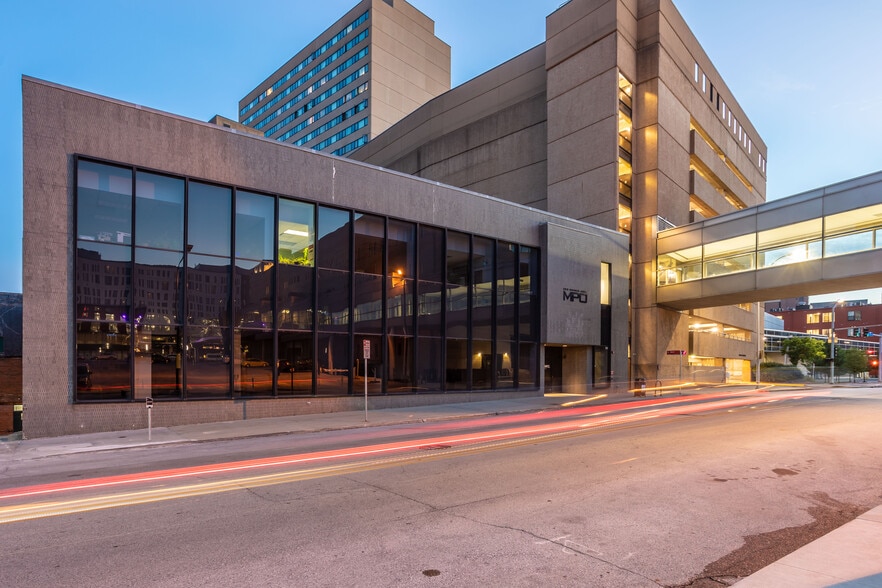 420 Watson Powell Jr Way, Des Moines, IA for lease - Building Photo - Image 3 of 3