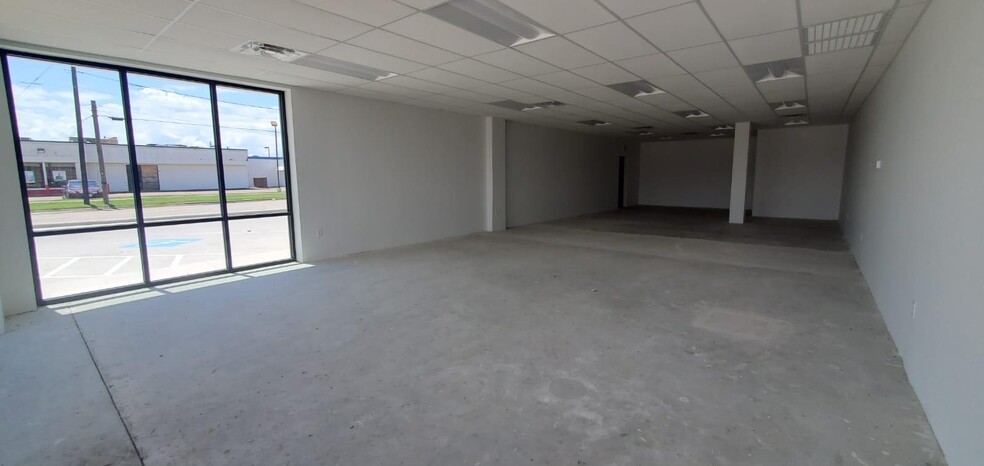 1202 E Rio Grande St, Victoria, TX for lease - Interior Photo - Image 3 of 15