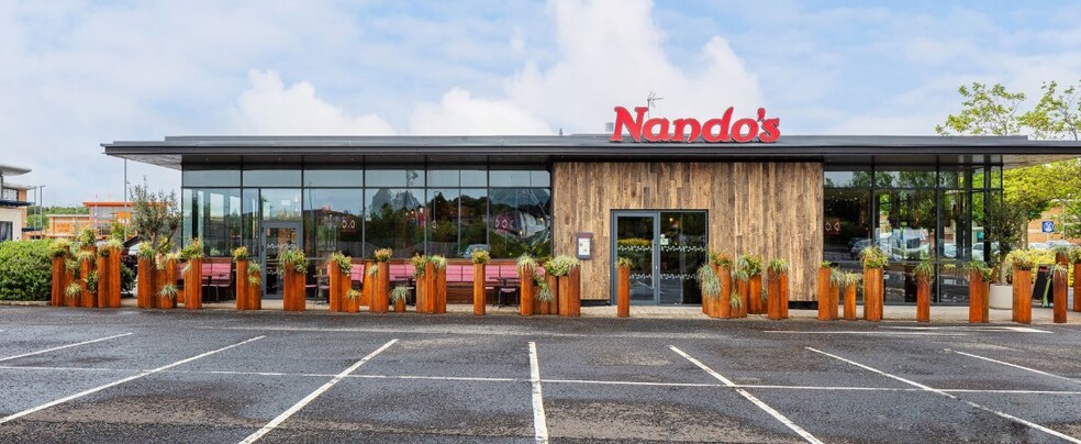 Wagamama & Nando's Sixfields Leisure portfolio of 2 properties for sale on LoopNet.com - Primary Photo - Image 1 of 2