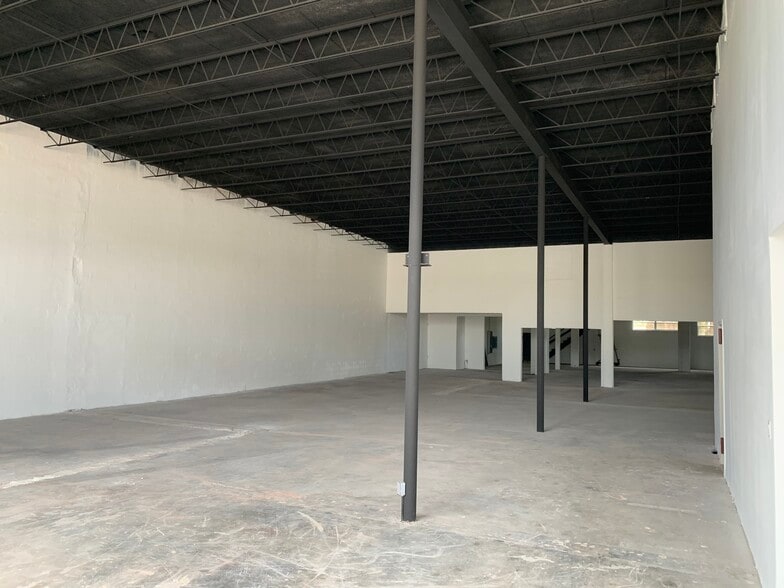 1500 E Commercial Blvd, Fort Lauderdale, FL for lease - Building Photo - Image 2 of 77