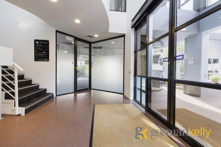 41-43 Ringwood St, RINGWOOD for lease - Lobby - Image 3 of 3
