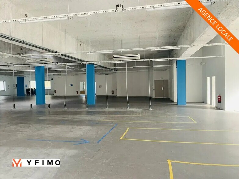 Flex in Le Pecq for lease - Interior Photo - Image 1 of 7