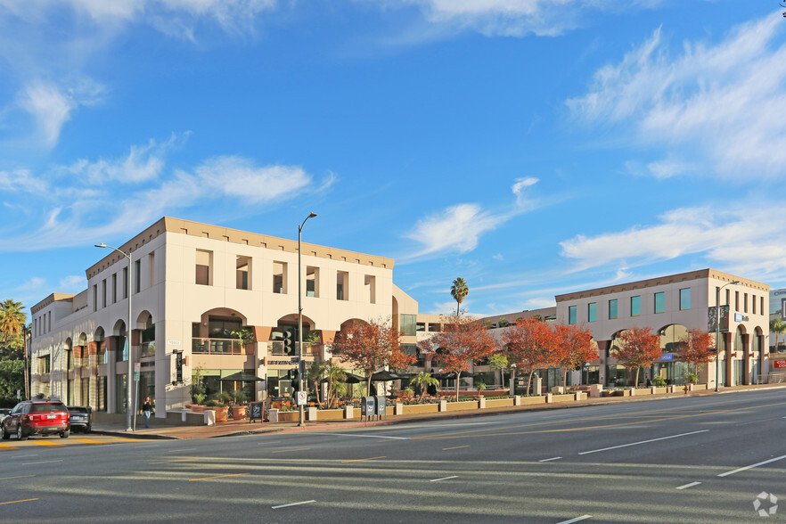 15503 Ventura Blvd, Encino, CA for lease - Primary Photo - Image 1 of 6