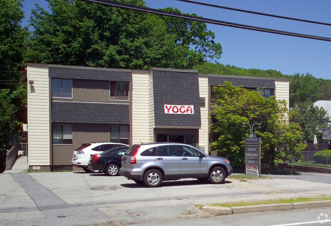 840 Smithfield Ave, Lincoln, RI 02865