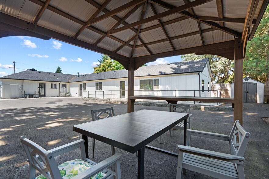 6160 SW Hall Blvd, Beaverton, OR for sale - Building Photo - Image 3 of 26