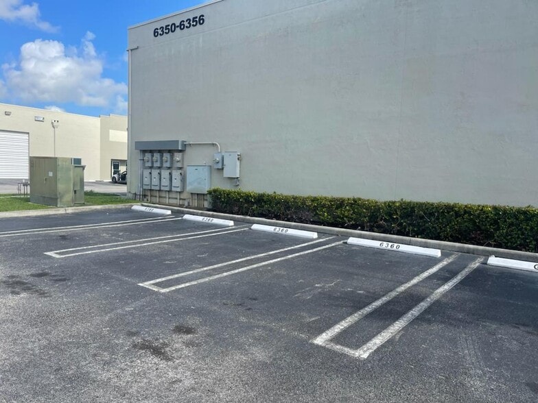 6360 NW 99th Ave, Doral, FL for lease - Building Photo - Image 3 of 11