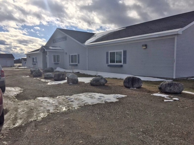 442 Moosehead Trl, Newport, ME for sale - Building Photo - Image 1 of 1