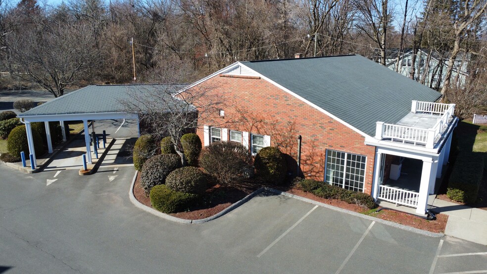 494 Newton St, South Hadley, MA for lease - Building Photo - Image 3 of 6