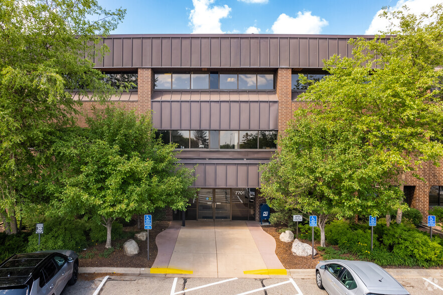 7701 York Ave S, Edina, MN for lease - Building Photo - Image 3 of 9