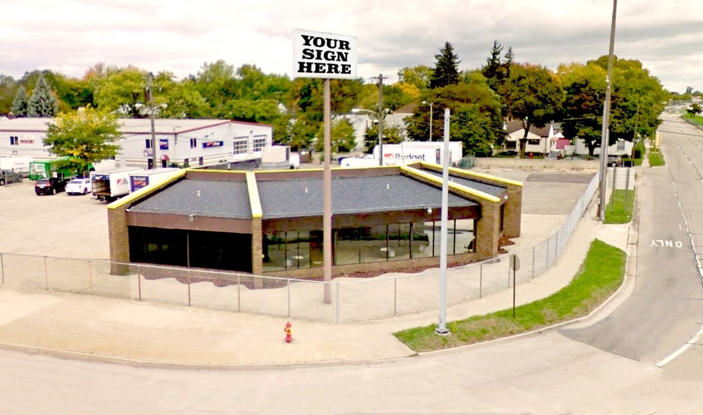 877 E Eight Mile Rd, Hazel Park, MI for sale - Building Photo - Image 1 of 3