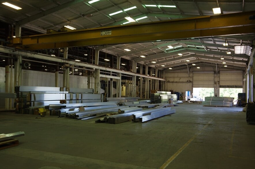 100 Center St, Galesburg, KS for lease - Interior Photo - Image 3 of 12