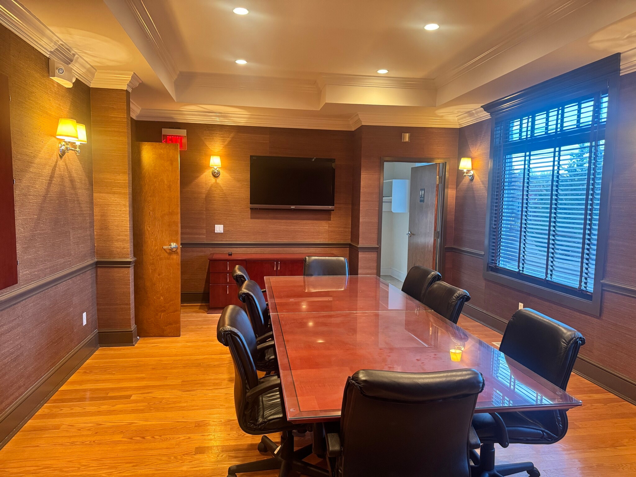 76 Tokeneke Rd, Darien, CT for lease Interior Photo- Image 1 of 9