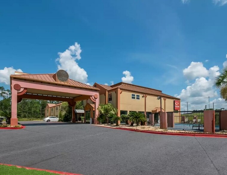 441 Yacht Club Dr, Diamondhead, MS 39525