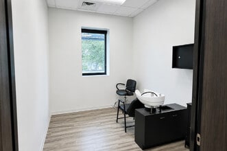 2130 Gulf To Bay Blvd, Clearwater, FL for lease Interior Photo- Image 2 of 4