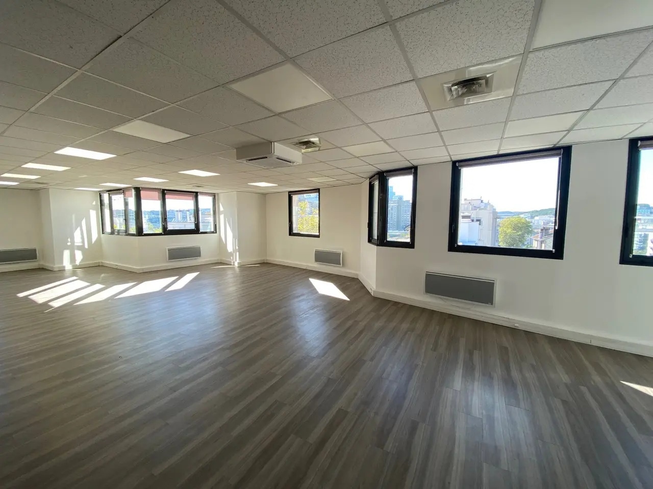 58 Avenue Du Général Leclerc, Boulogne-Billancourt for lease Interior Photo- Image 1 of 12
