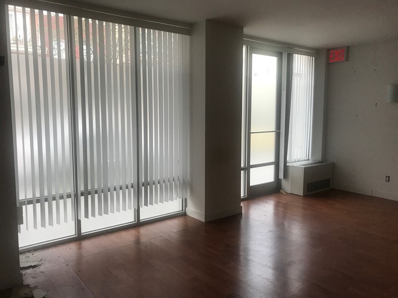 3161 37th Ave, Astoria, NY for sale - Primary Photo - Image 1 of 1