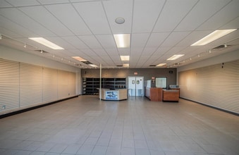 5194 Hinkleville Rd, Paducah, KY for lease Interior Photo- Image 2 of 10