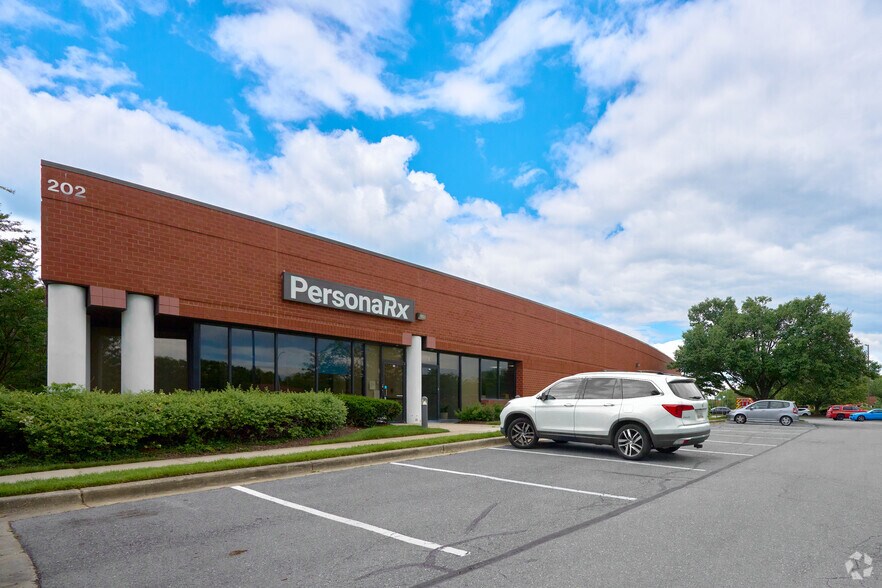 202 Perry Pky, Gaithersburg, MD for lease - Building Photo - Image 2 of 4