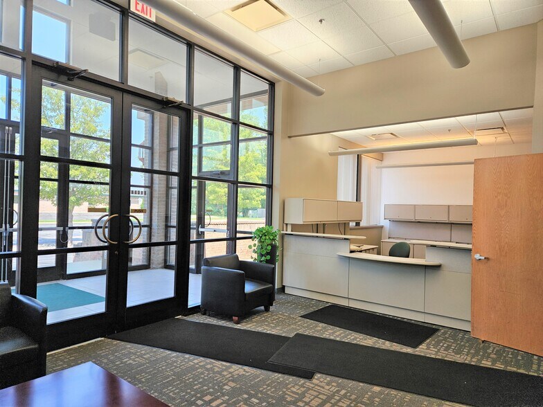 4800 Concentric Blvd, Saginaw, MI for lease - Lobby - Image 2 of 41