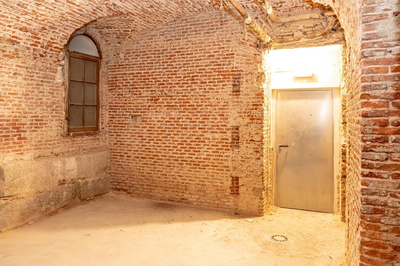 Madrid, MAD 28001 - Unit - -  - Interior Photo - Image 1 of 19