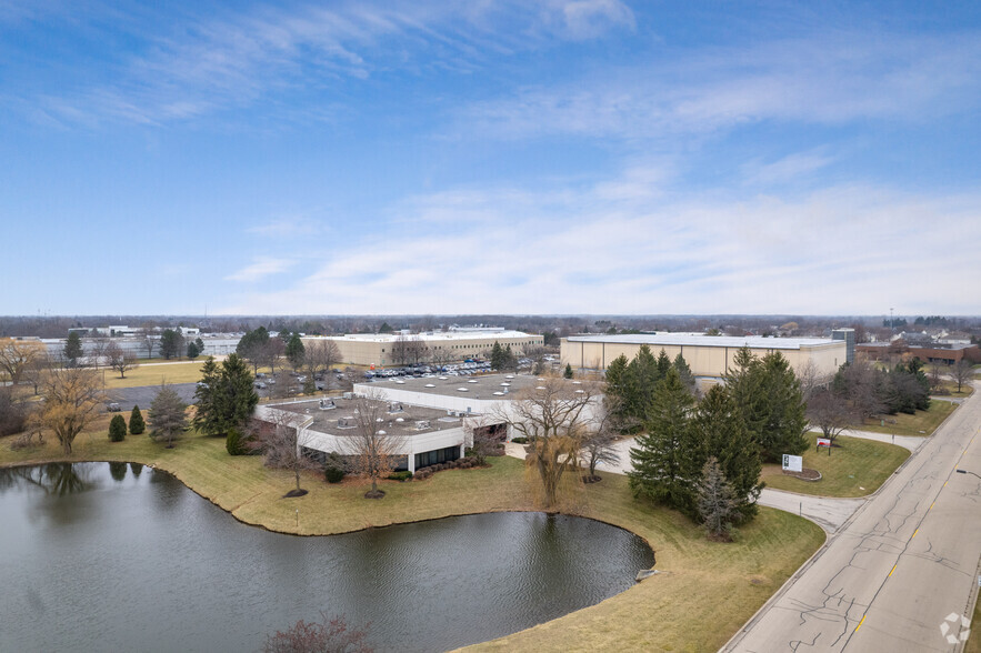 555 Corporate Woods Pky, Vernon Hills, IL for sale - Aerial - Image 3 of 5