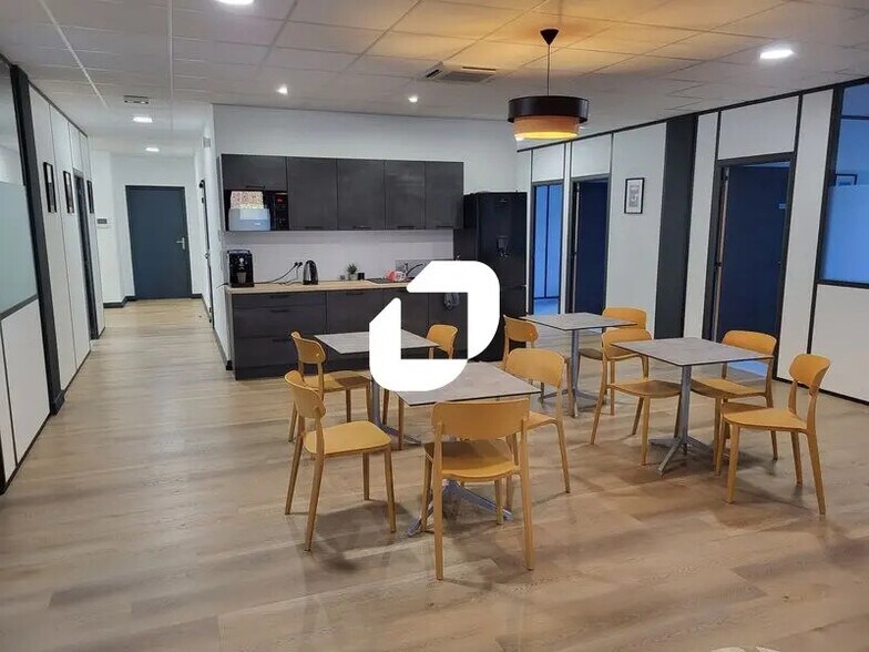 Office in Mérignac for lease - Building Photo - Image 3 of 13