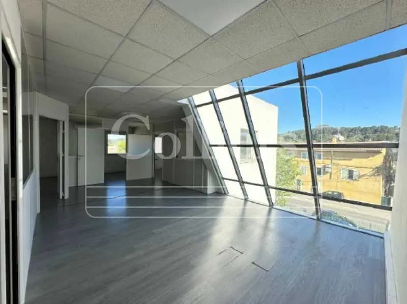 Office in Aubagne for lease Interior Photo- Image 1 of 8