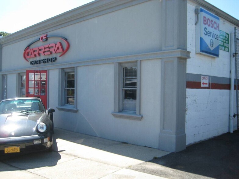 263 Broadway, Huntington Station, NY for sale - Building Photo - Image 1 of 1