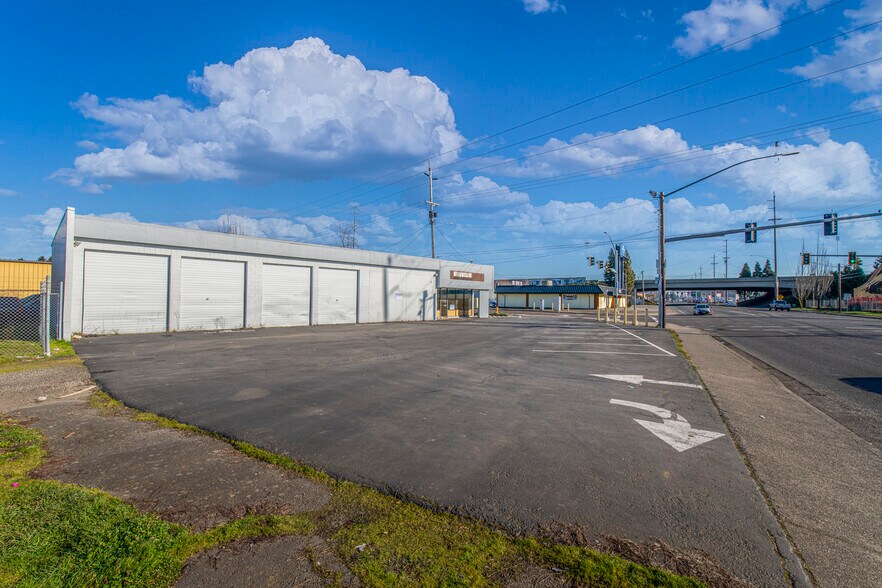 3393 Silverton Rd NE, Salem, OR 97301