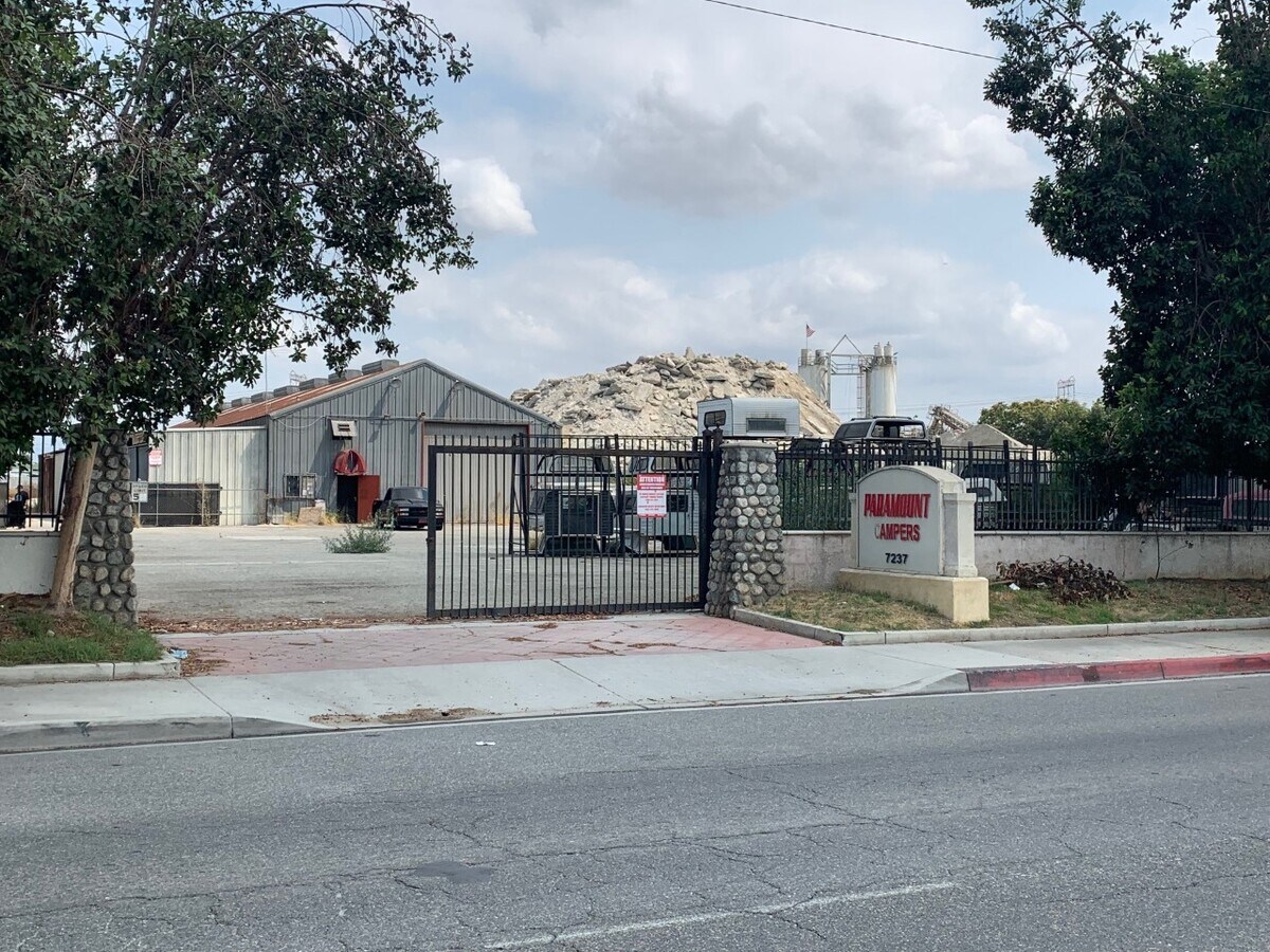 7237 Rosecrans Ave, Paramount, CA 90723