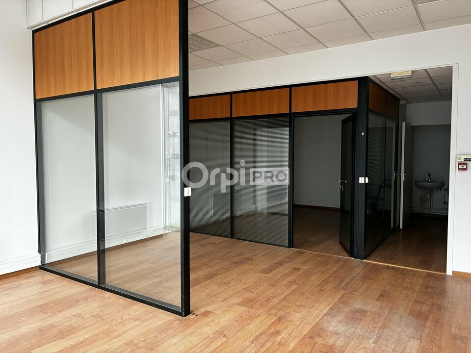 Retail in Pau for lease Interior Photo- Image 1 of 6