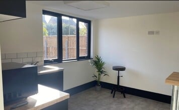 10 Dane Ln, Wilstead for lease Interior Photo- Image 2 of 2