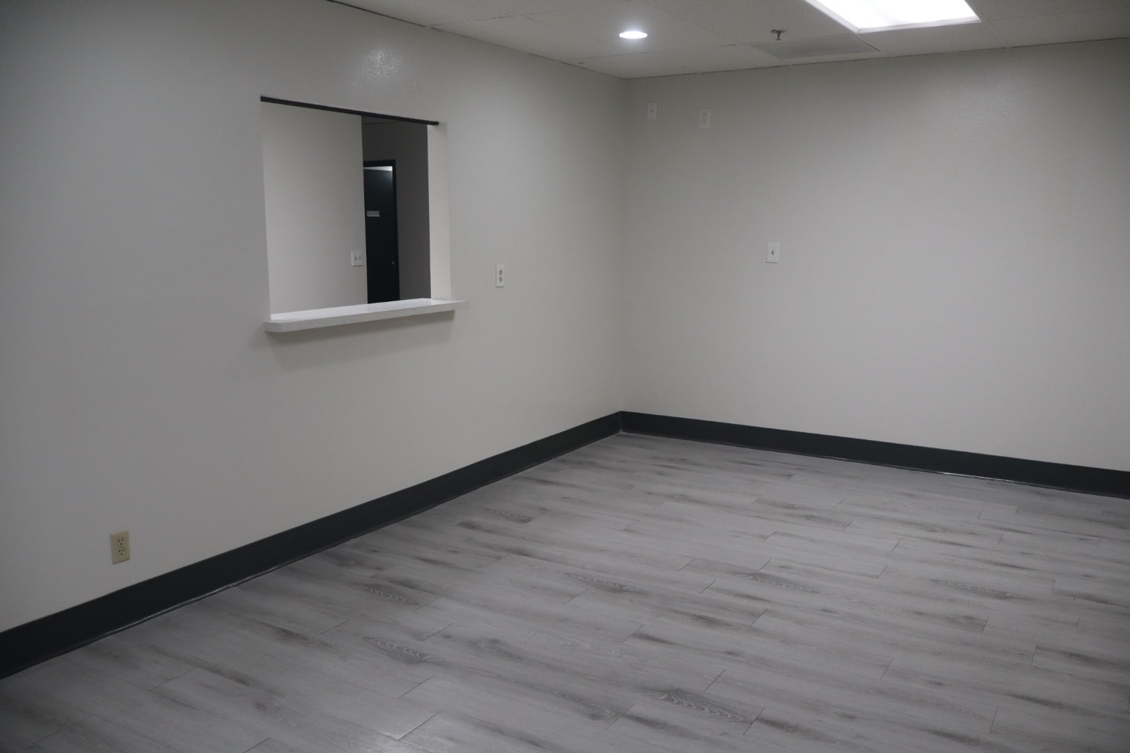 2621 S Bristol St, Santa Ana, CA for lease Interior Photo- Image 1 of 3