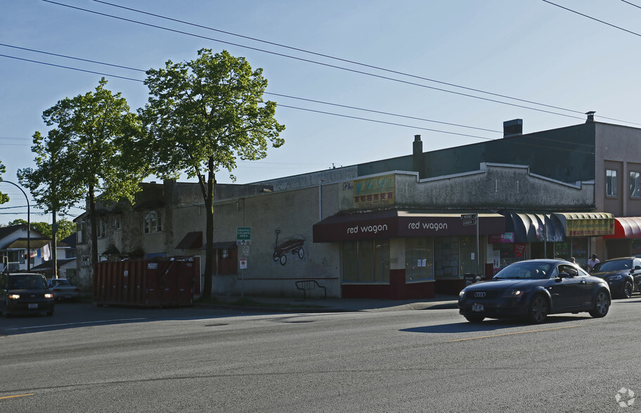 2292-2296 E Hastings St, Vancouver, BC for lease - Primary Photo - Image 1 of 7