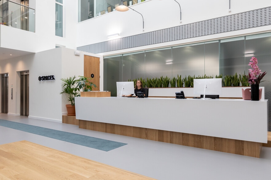 Parkway, Fareham for lease - Interior Photo - Image 3 of 14