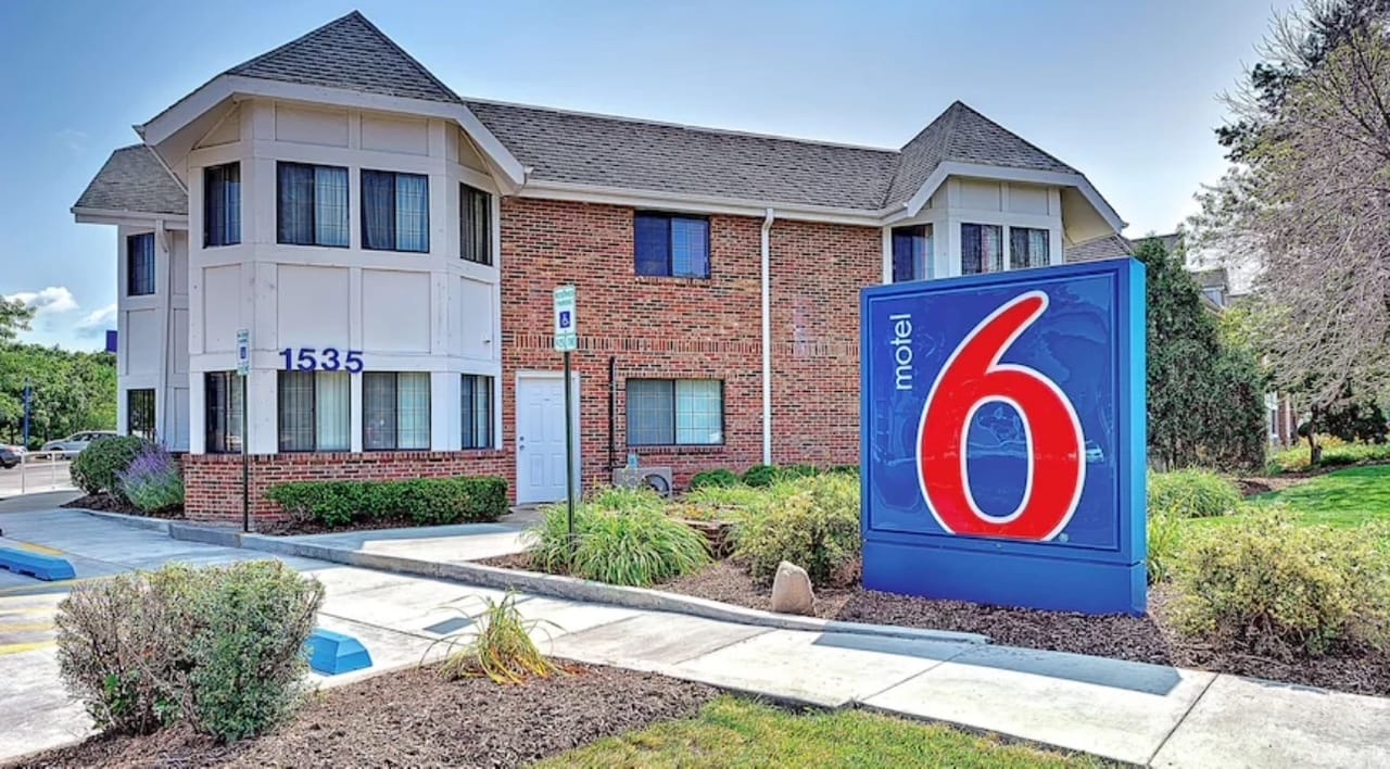 1535 W Milwaukee Ave, Glenview, IL for sale Building Photo- Image 1 of 28