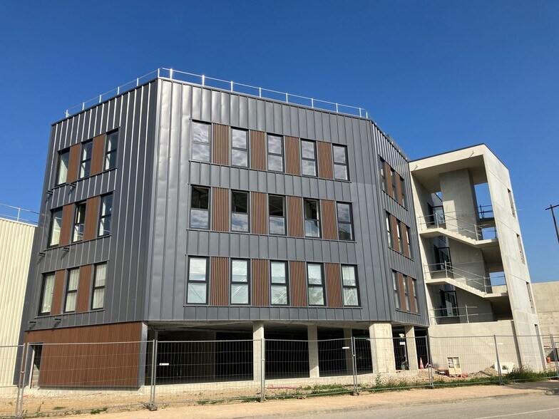 470 Rue Des Valets, Montluel for sale - Building Photo - Image 2 of 3