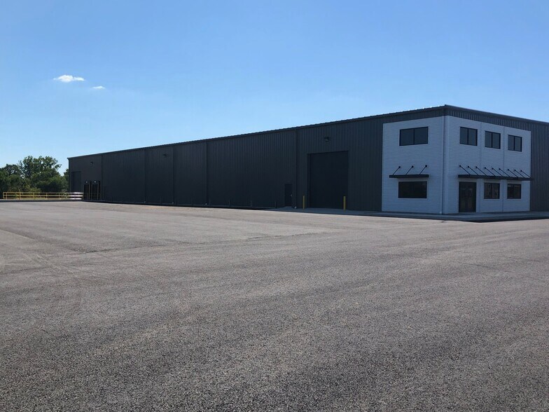 5101 E Market St, Nappanee, IN for sale - Building Photo - Image 1 of 1