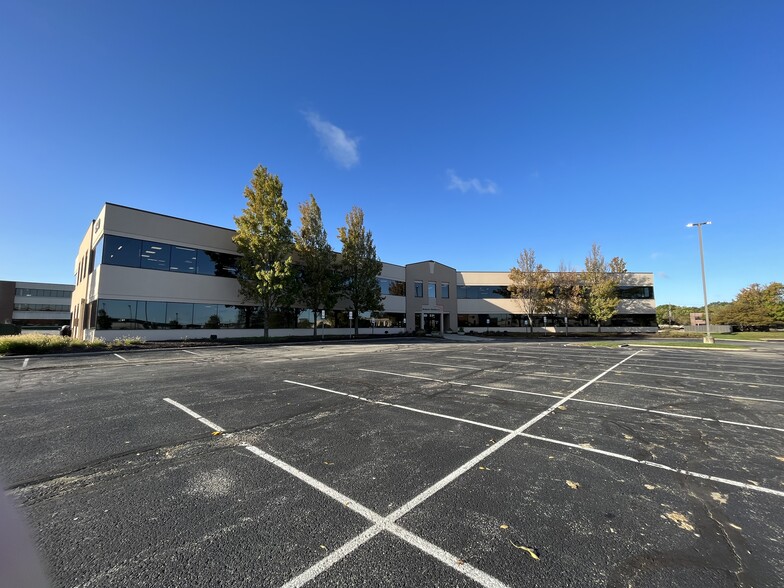 7340 N Shadeland Station Way, Indianapolis, IN for lease - Building Photo - Image 2 of 17