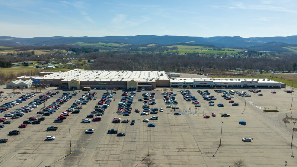 700-900 Summit Ridge Plz, Mount Pleasant, PA for lease - Building Photo - Image 2 of 2