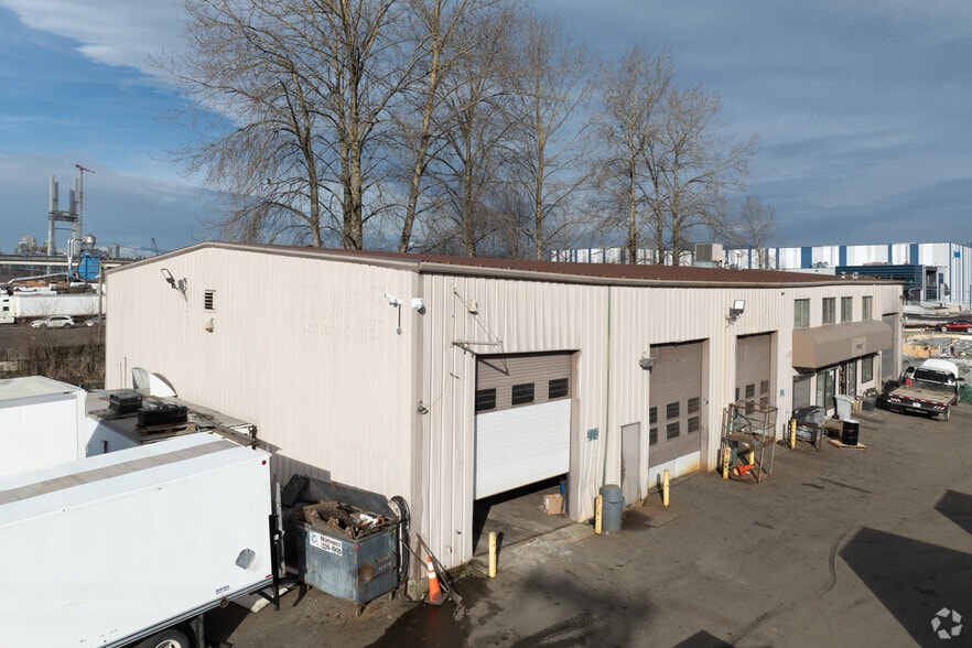 10847 Scott Rd, Surrey, BC for sale - Primary Photo - Image 1 of 1