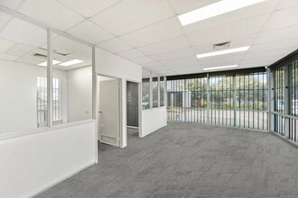 52 Gilbert Park Dr, Knoxfield for lease Interior Photo- Image 2 of 3
